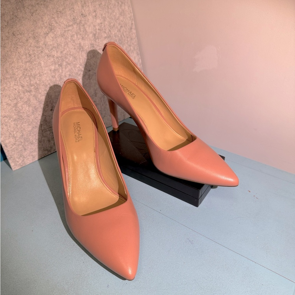 Michael Kors - Dorothy Flex Leather Pump - Light Blush - Women’s US 7.5